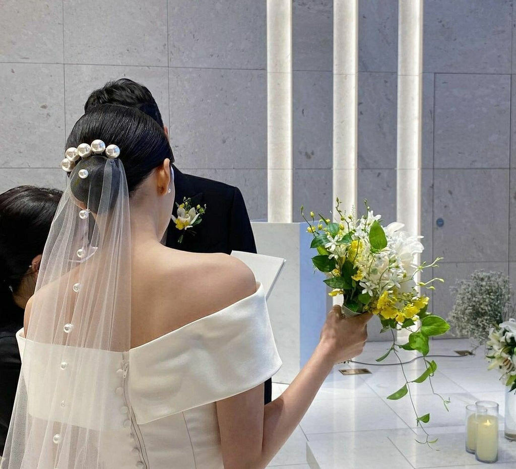 the elodie fingertip pearl veil