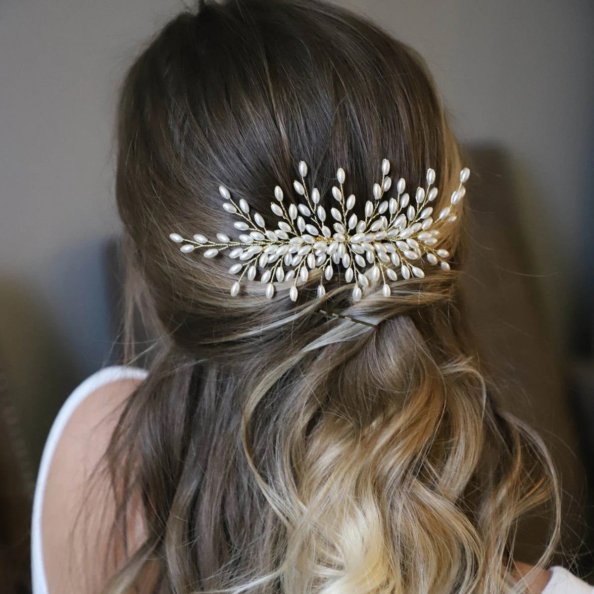 the odette pearl bridal comb
